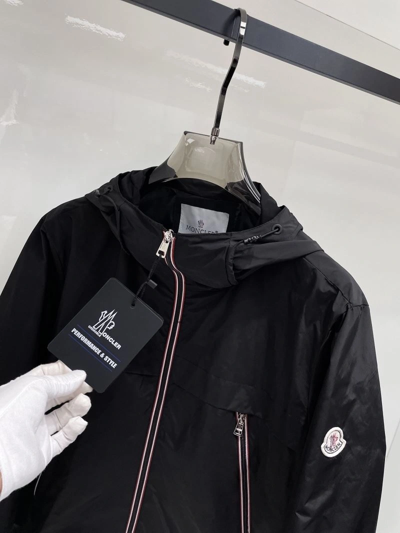 TechFriendly Moncler Outwear 141945