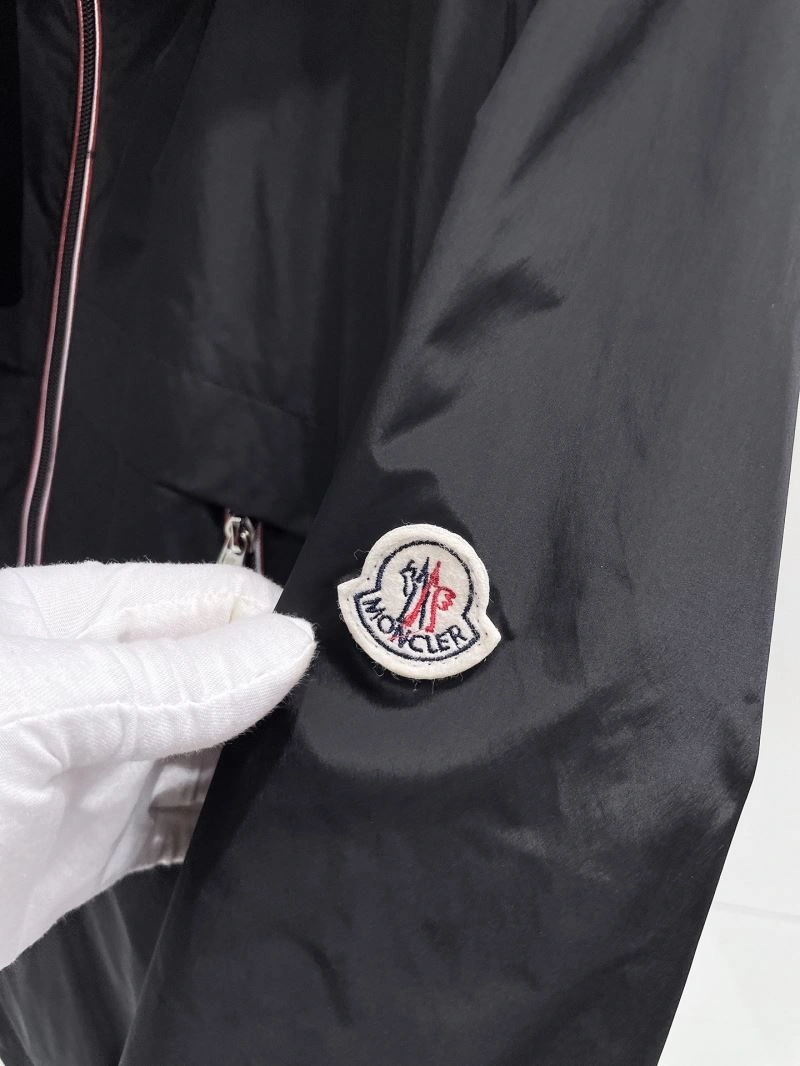TechFriendly Moncler Outwear 141945