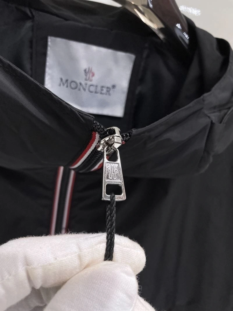 TechFriendly Moncler Outwear 141945