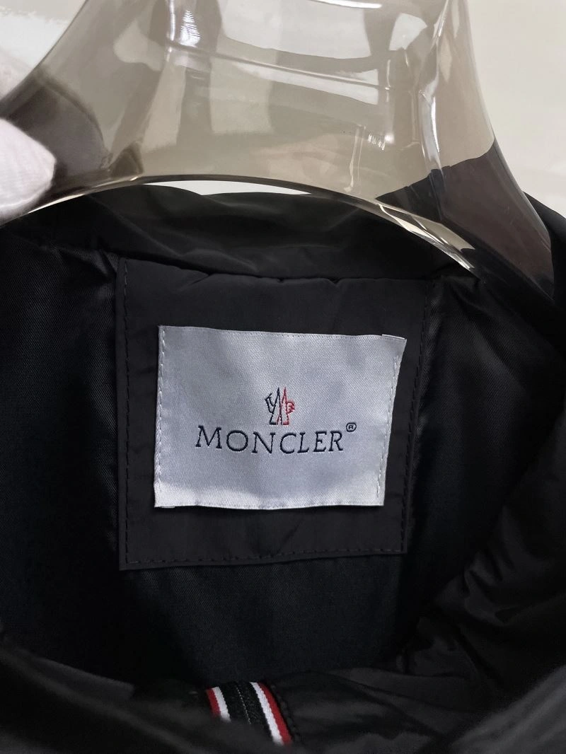 TechFriendly Moncler Outwear 141945