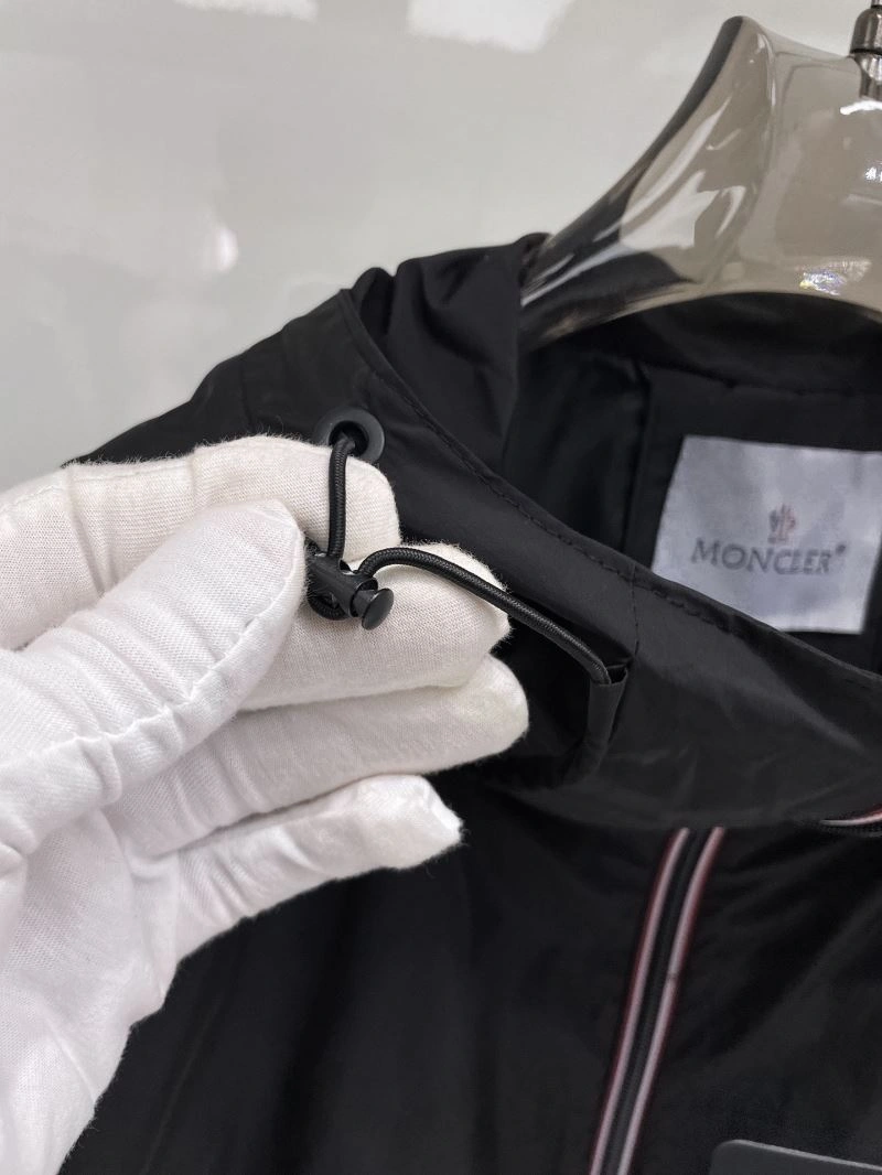 TechFriendly Moncler Outwear 141945