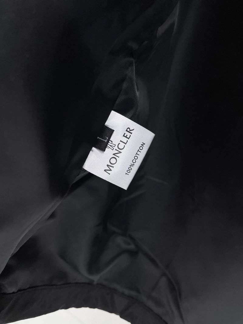 TechFriendly Moncler Outwear 141945