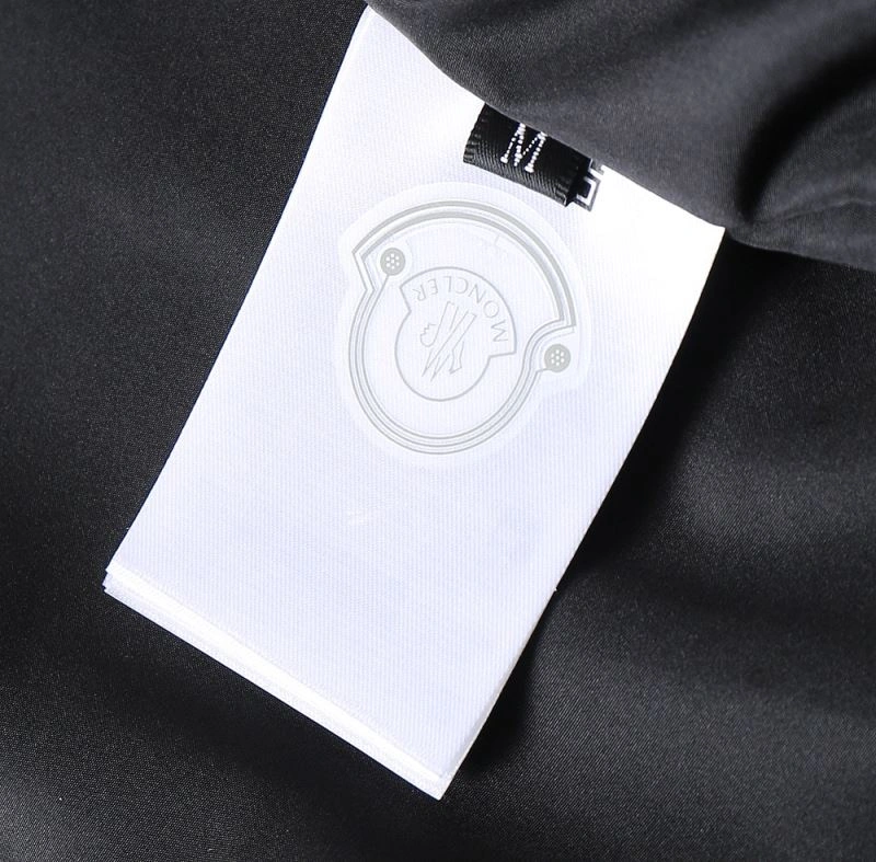 Moncler Outwear Stylish 141937