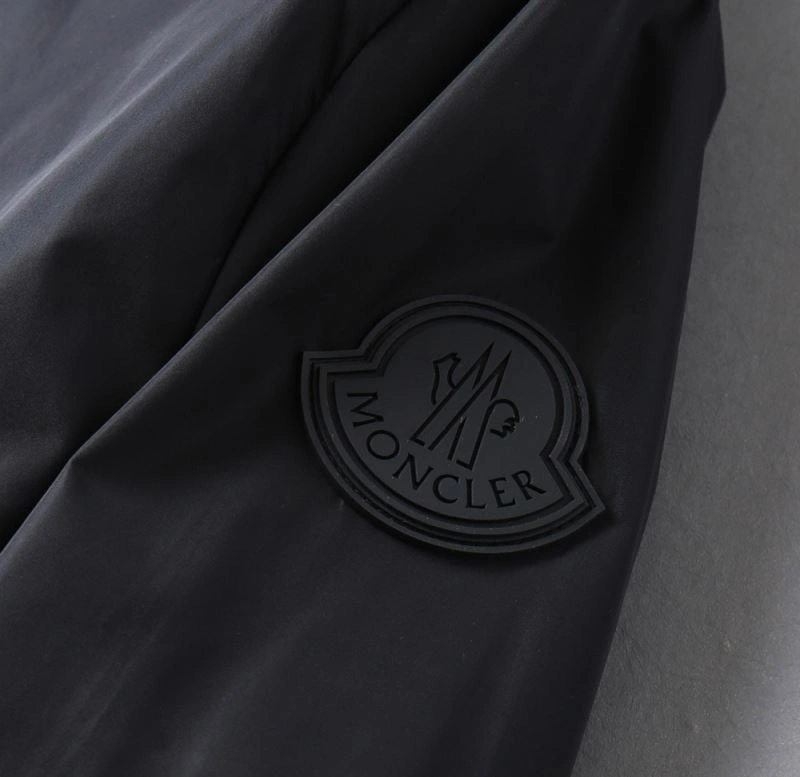 Moncler Outwear Stylish 141937