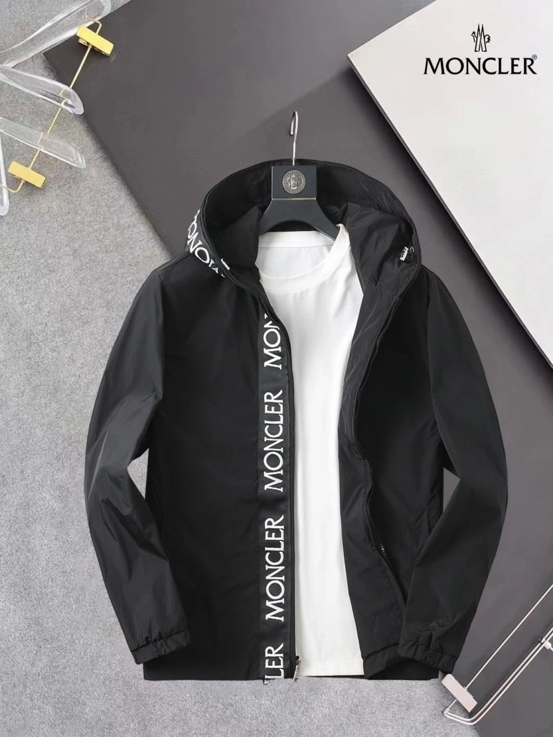 Comfortable Moncler Outwear 141934