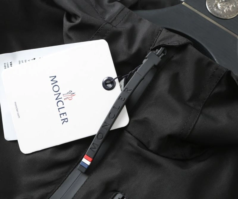 Moncler Outwear TimelessDesign 141933