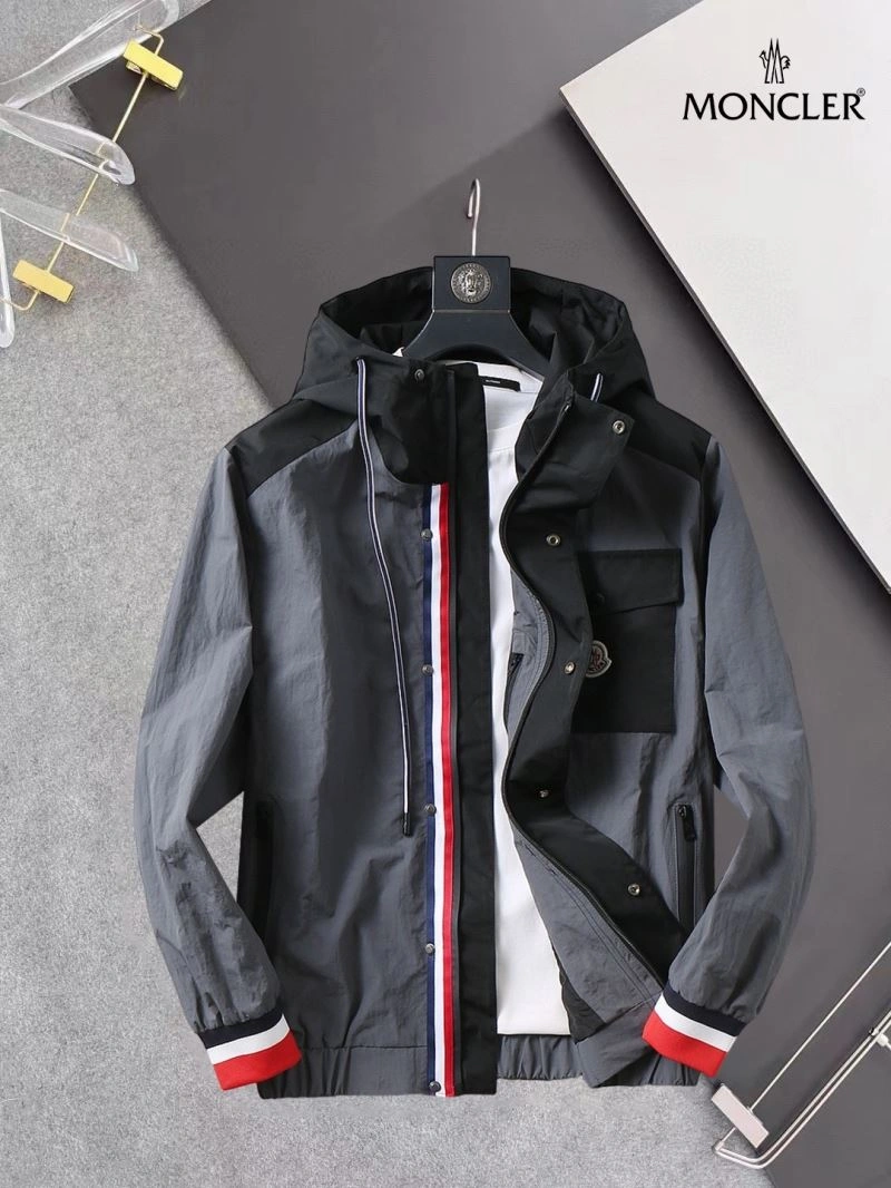 Versatile Moncler Outwear 141921