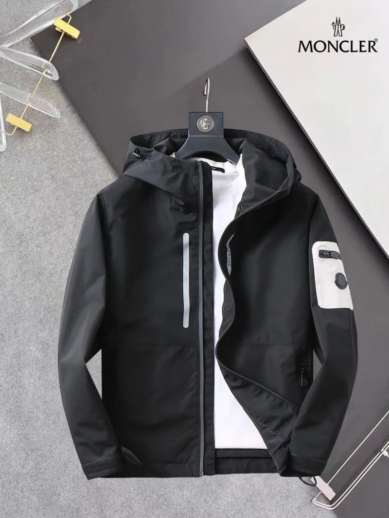 Compact Moncler Outwear 141924