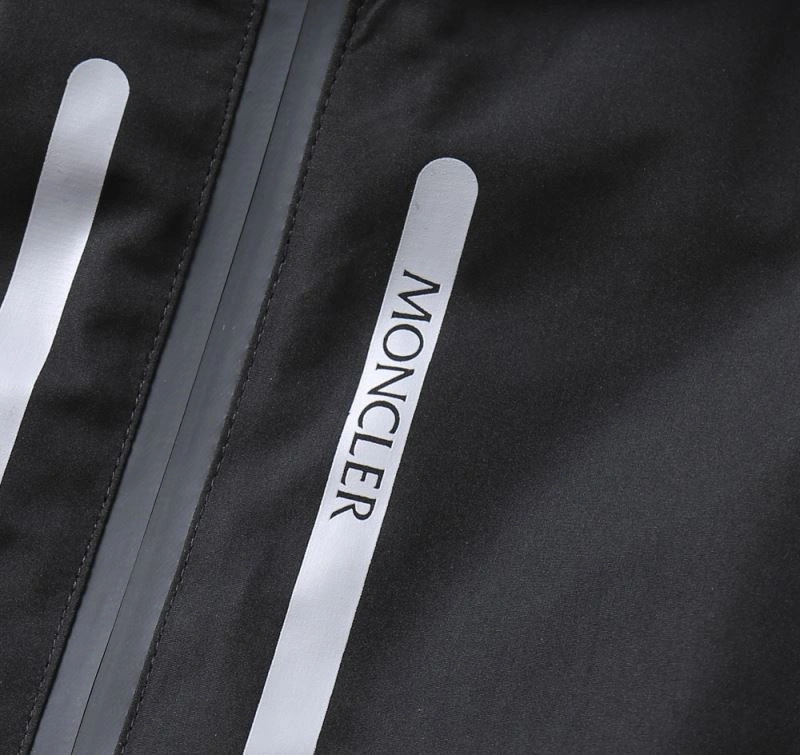 Compact Moncler Outwear 141924