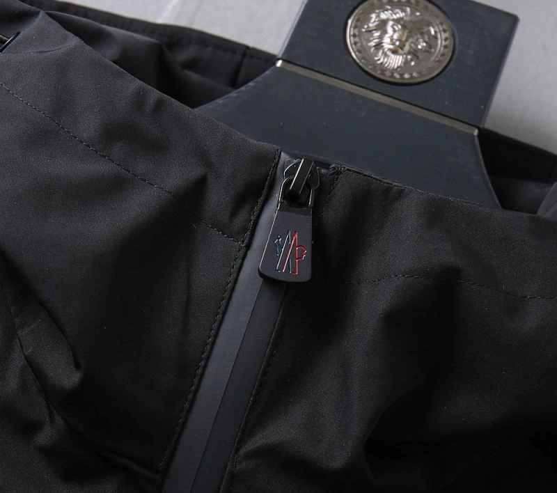 Compact Moncler Outwear 141924