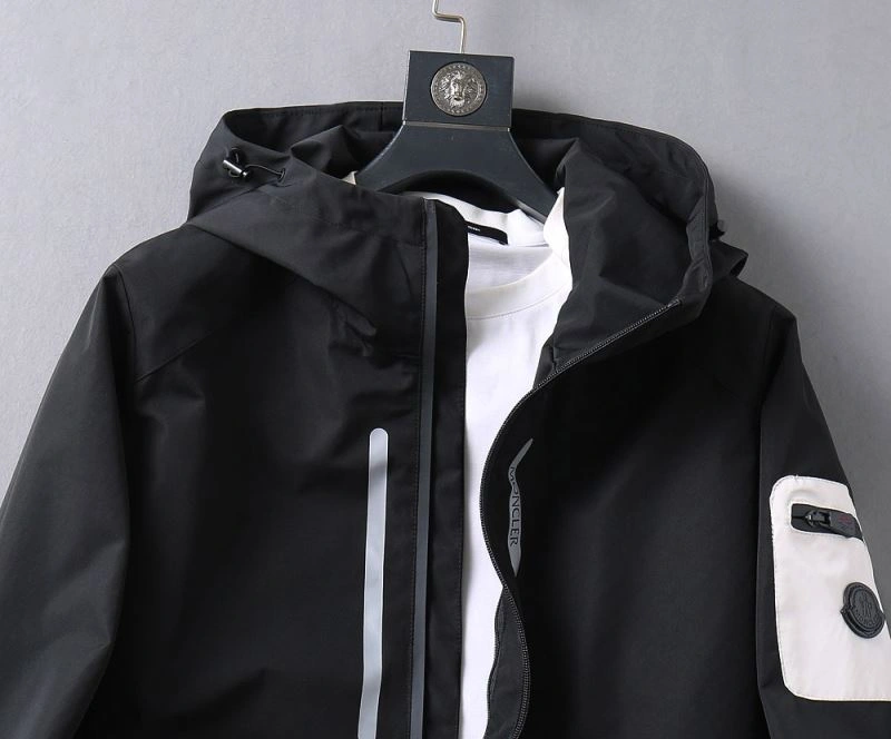 Compact Moncler Outwear 141924