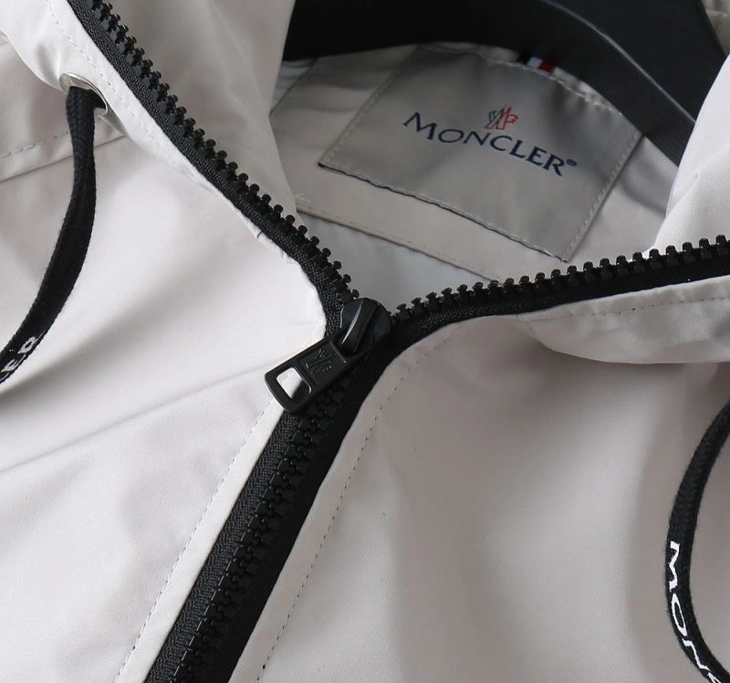 Soft Moncler Outwear 141917
