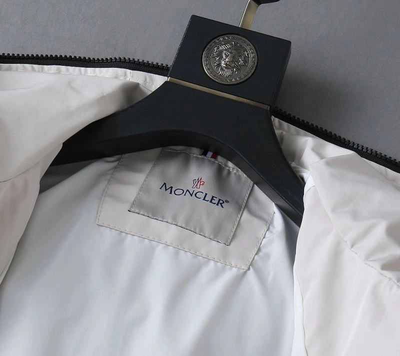 Soft Moncler Outwear 141917