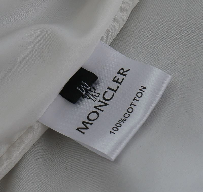 Soft Moncler Outwear 141917