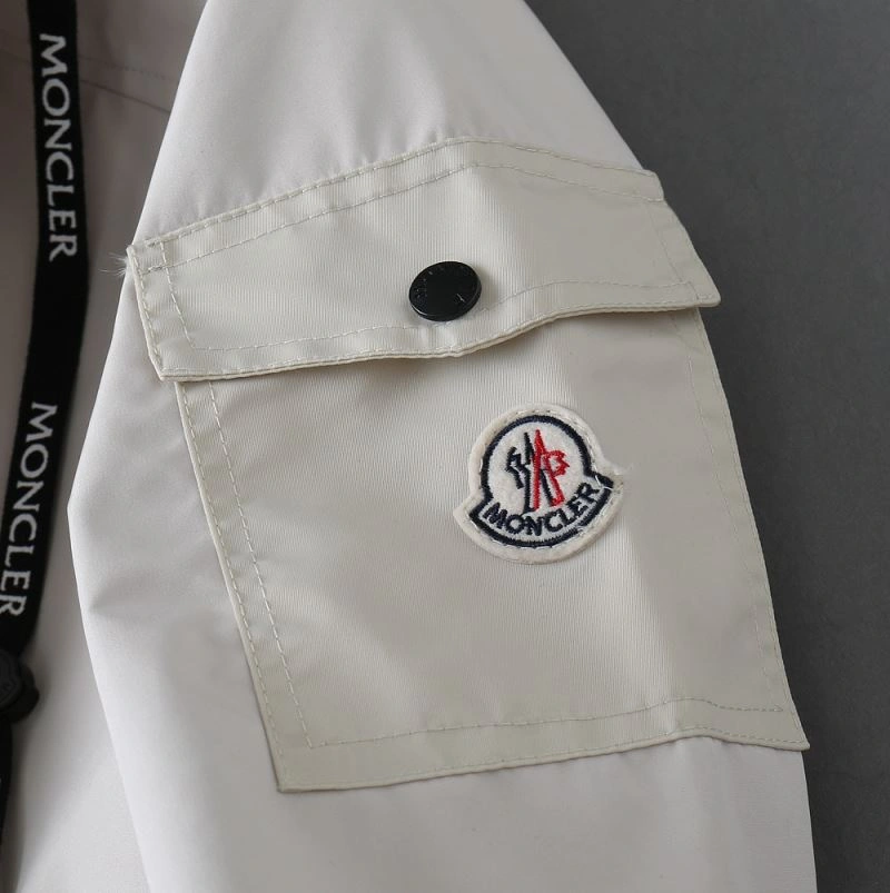 Soft Moncler Outwear 141917