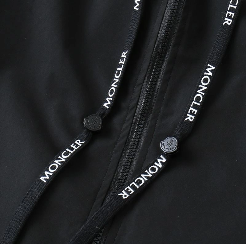 Moncler Outwear Stretchable 141922