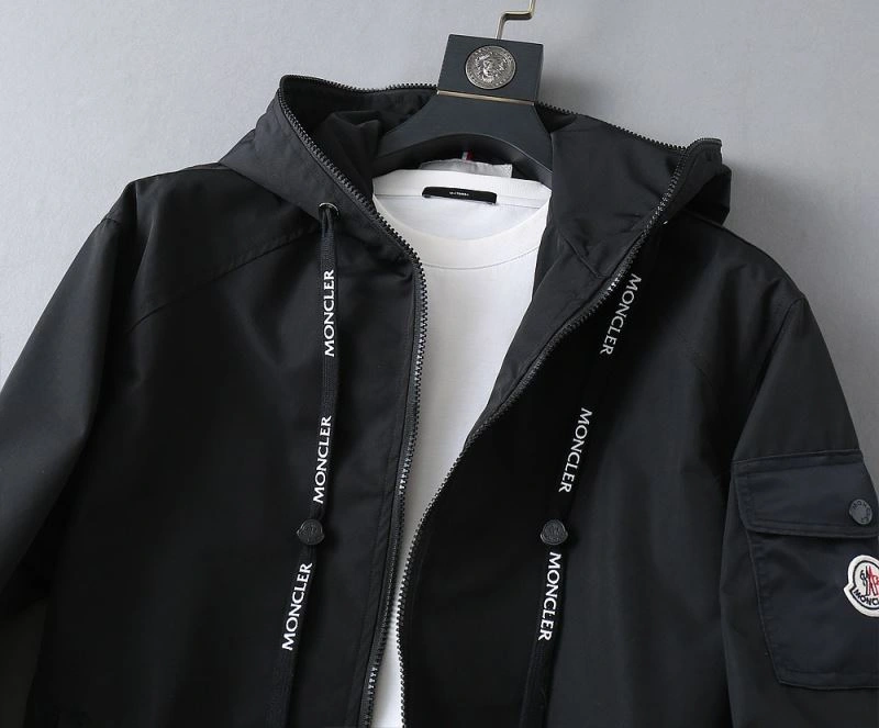 Moncler Outwear Stretchable 141922