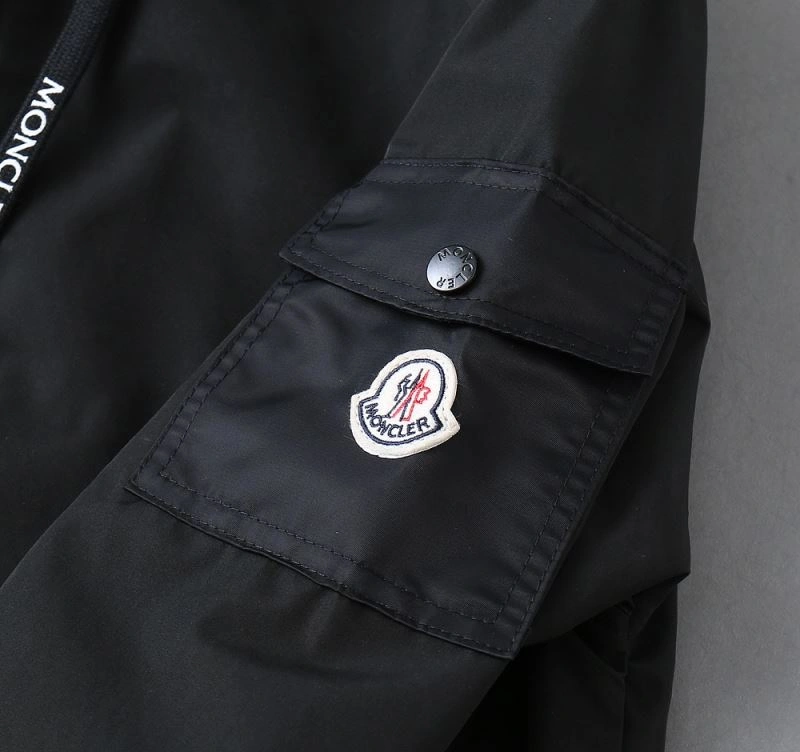Moncler Outwear Stretchable 141922