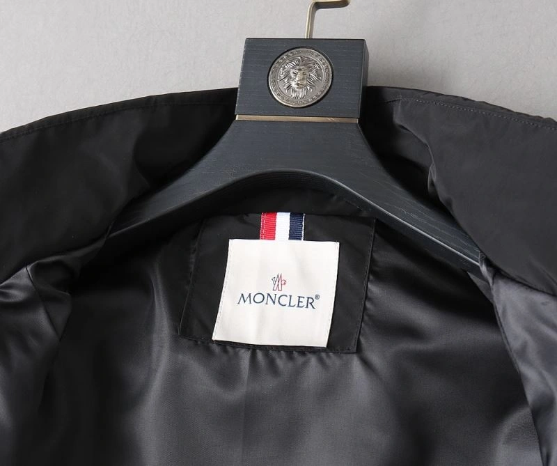 Moncler Outwear Minimalist 141914