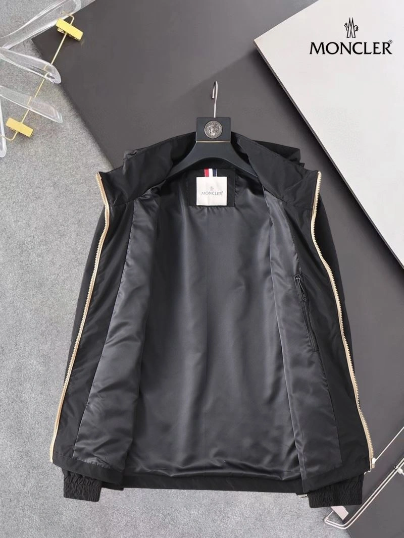 Moncler Outwear Minimalist 141914