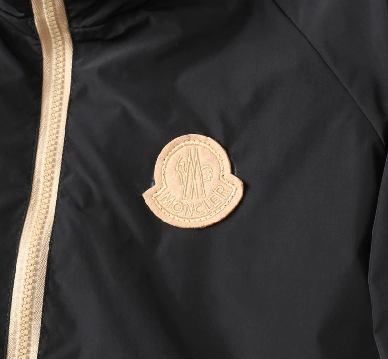 Moncler Outwear Minimalist 141914