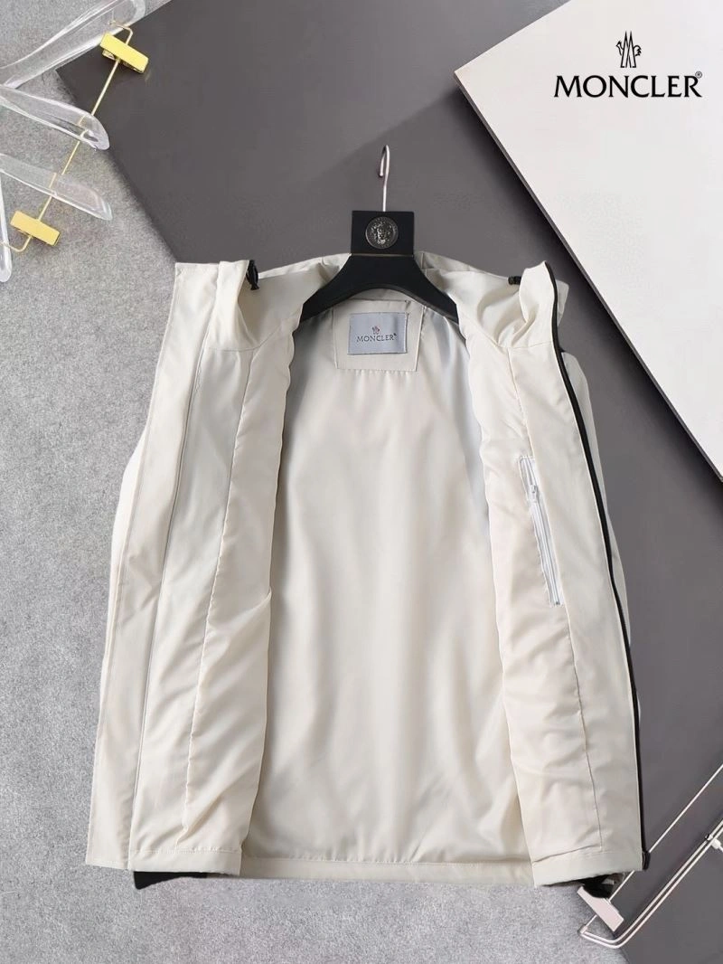 Moncler Outwear StreetReady 141928