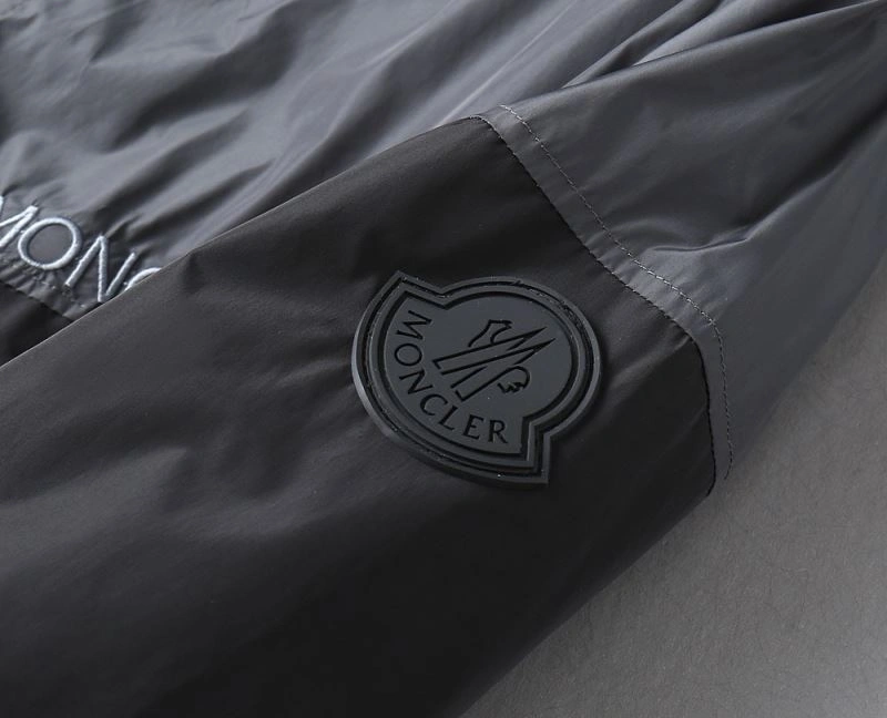 Moncler Outwear Unique 141927
