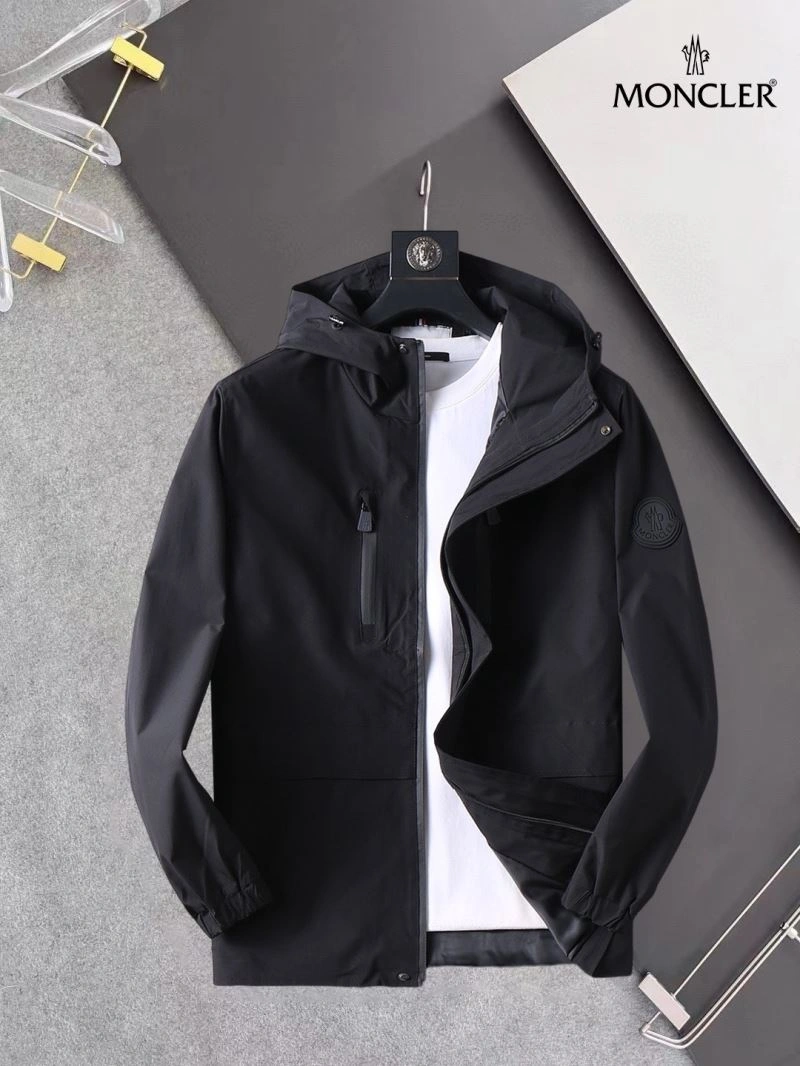 Compact Moncler Outwear 141918