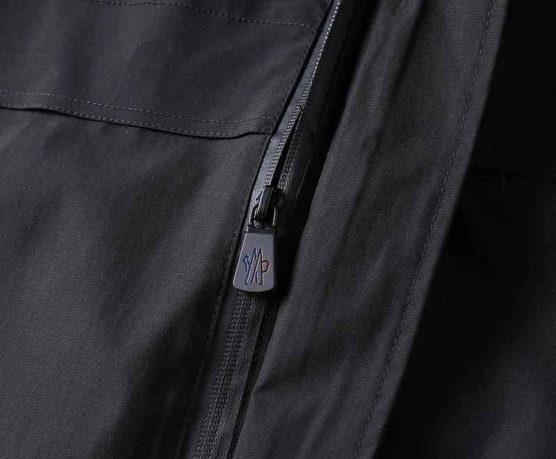 Compact Moncler Outwear 141918