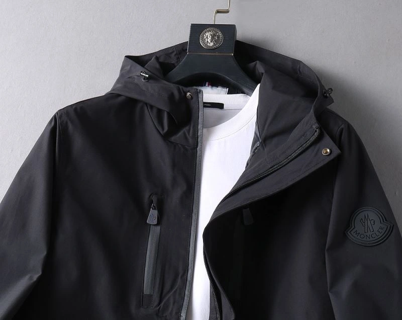 Compact Moncler Outwear 141918