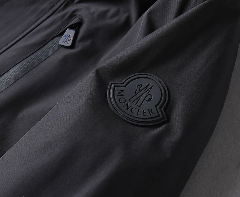 Compact Moncler Outwear 141918