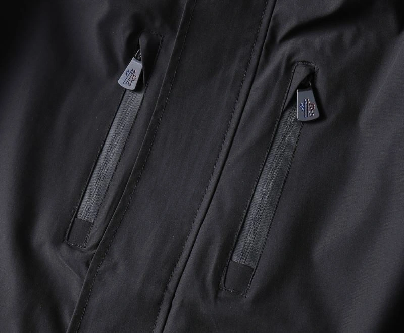 Compact Moncler Outwear 141918