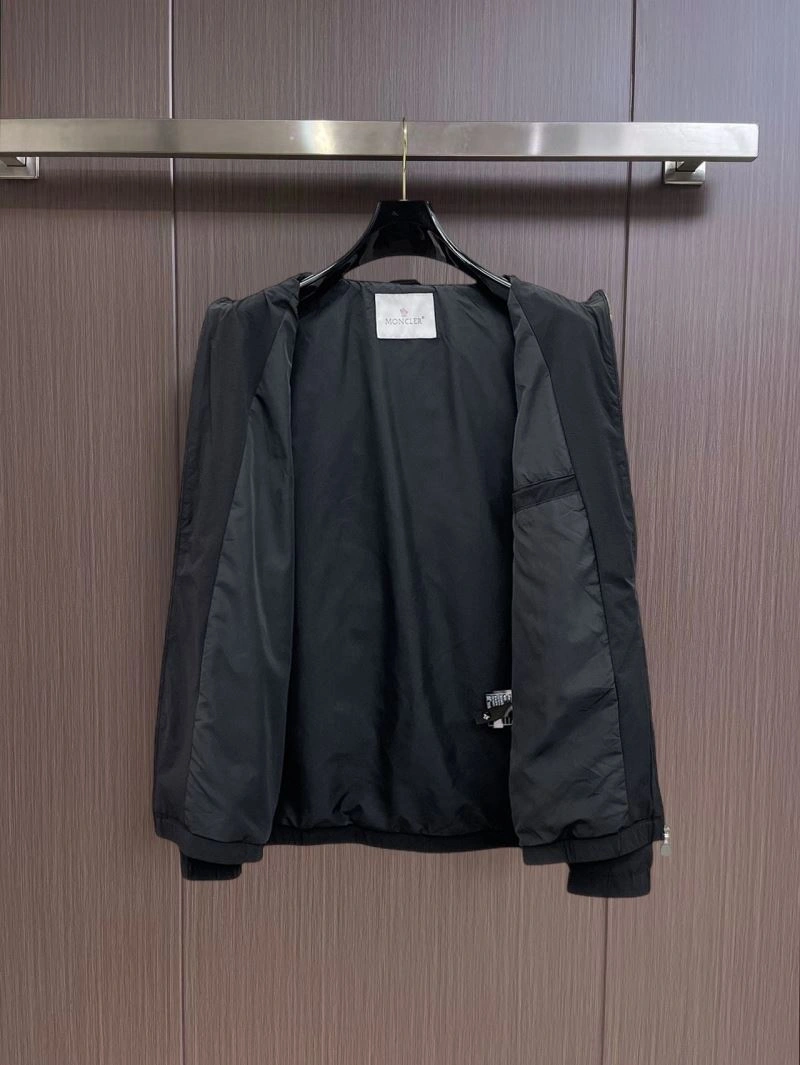 Cozy Moncler Outwear 141925