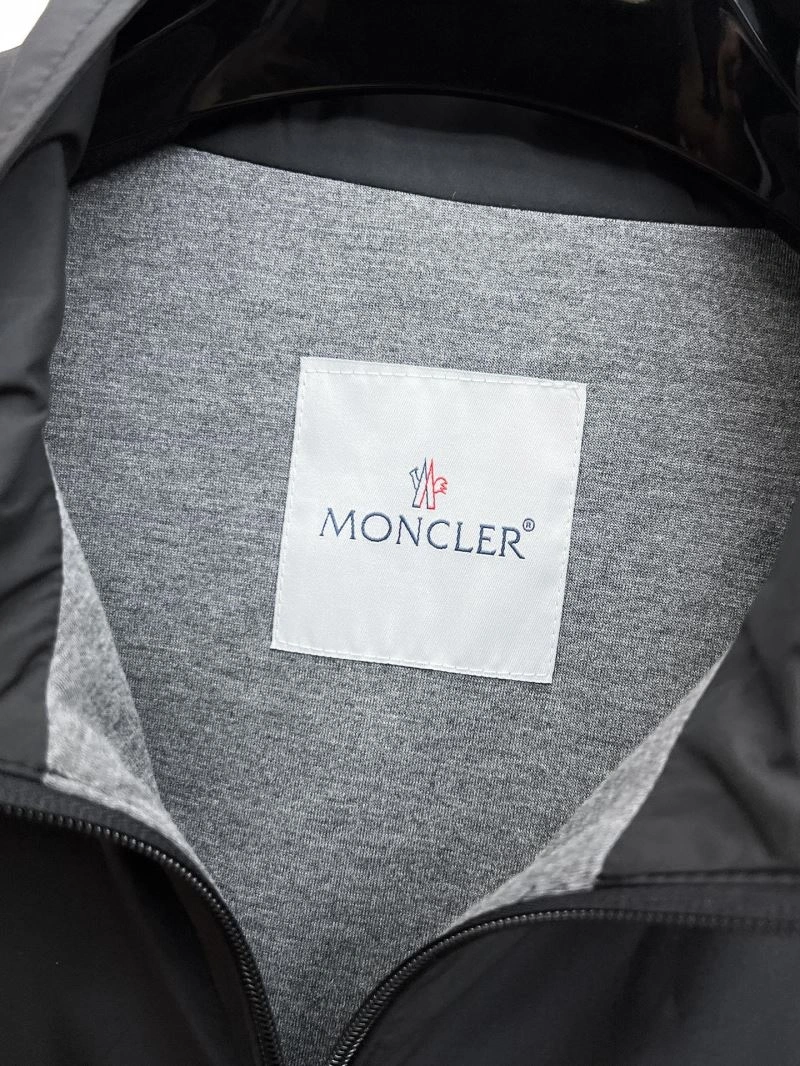 Compact Moncler Outwear 141908