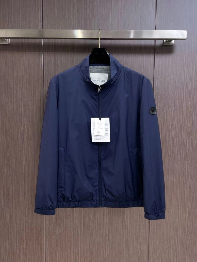 Minimalist Moncler Outwear 141904