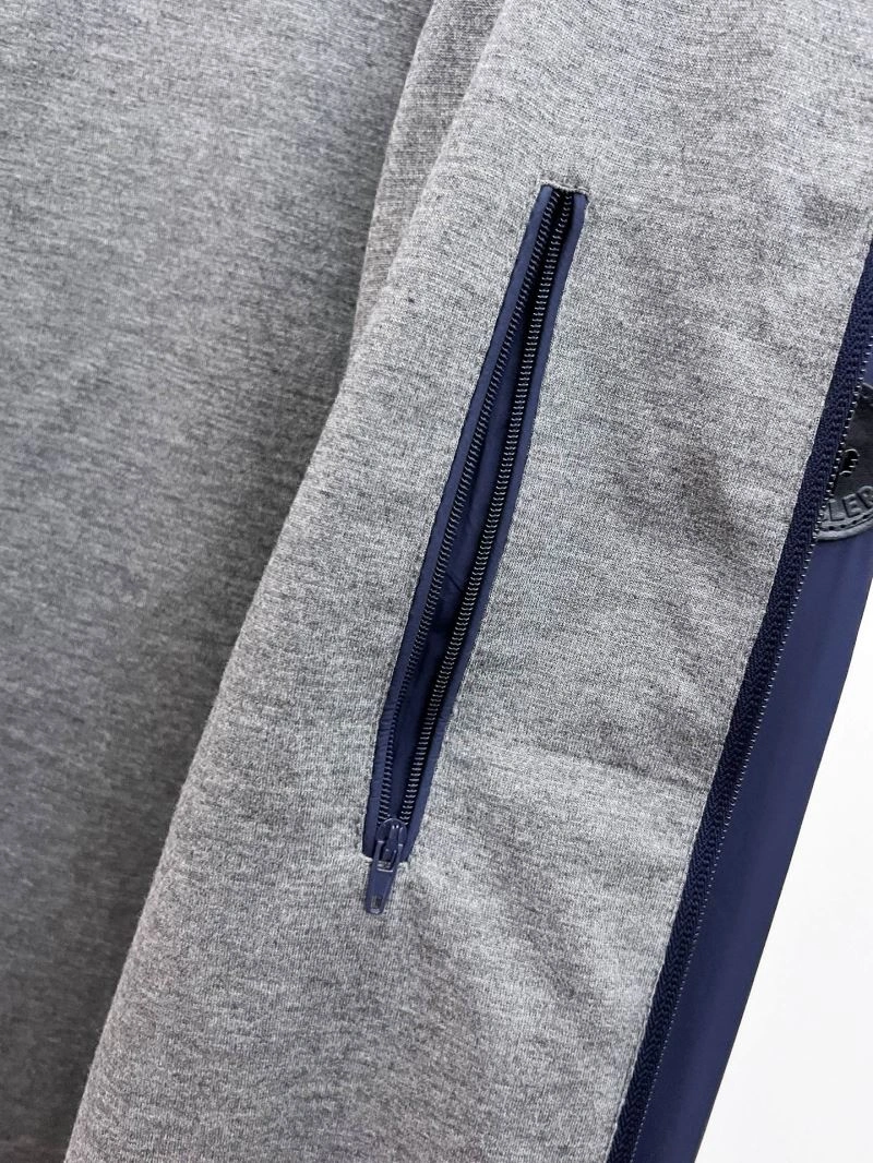 Minimalist Moncler Outwear 141904
