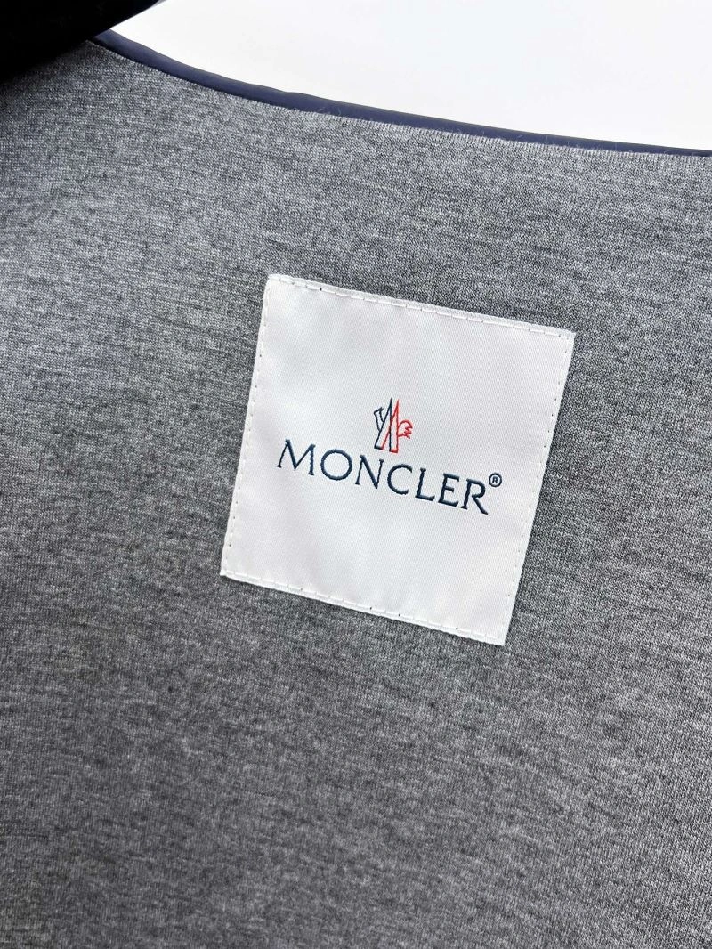 Minimalist Moncler Outwear 141904
