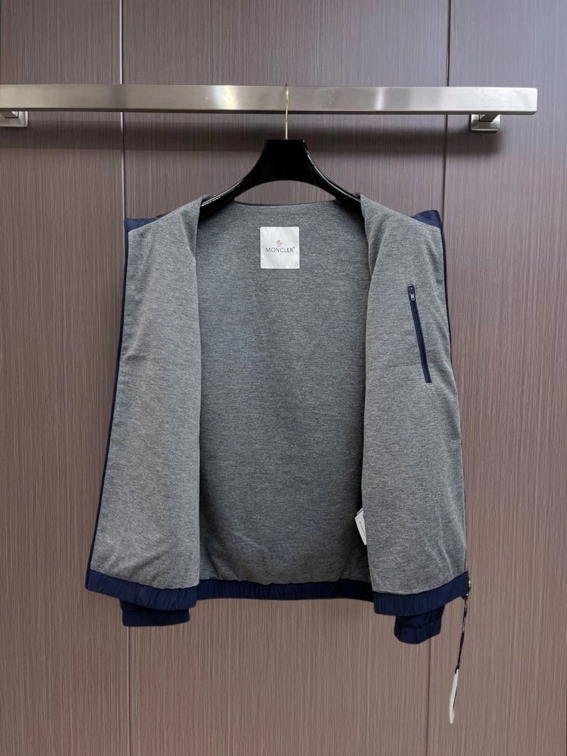 Minimalist Moncler Outwear 141904