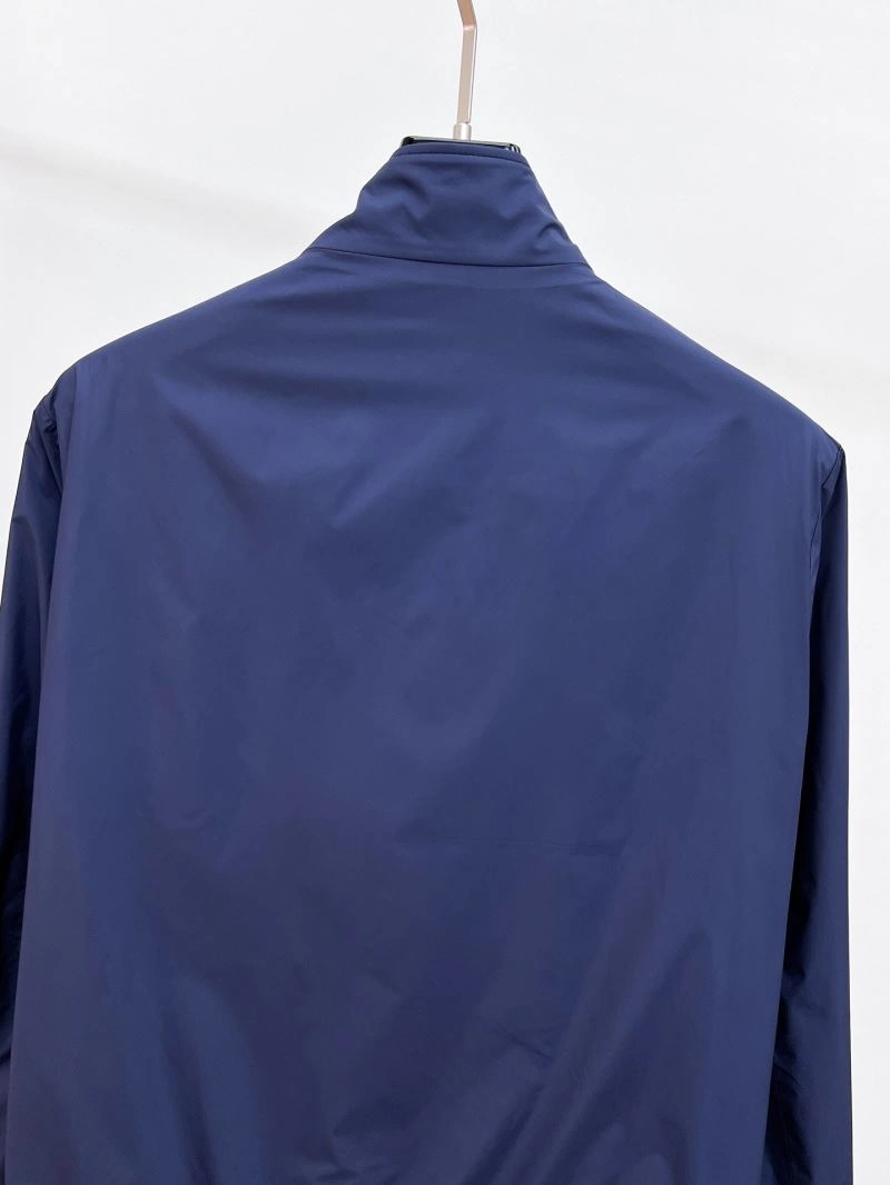 Minimalist Moncler Outwear 141904