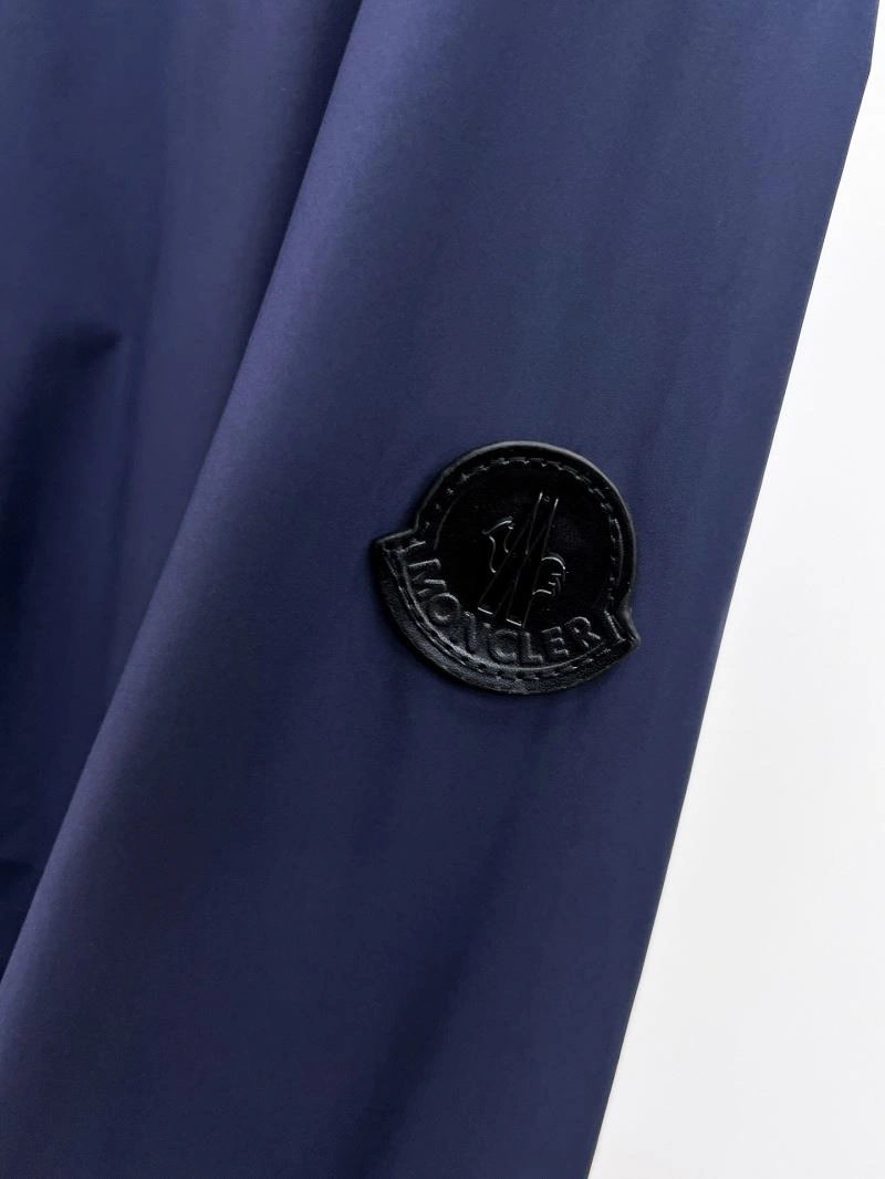 Minimalist Moncler Outwear 141904