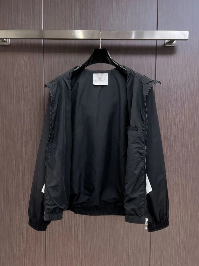 Effortless Moncler Outwear 141913