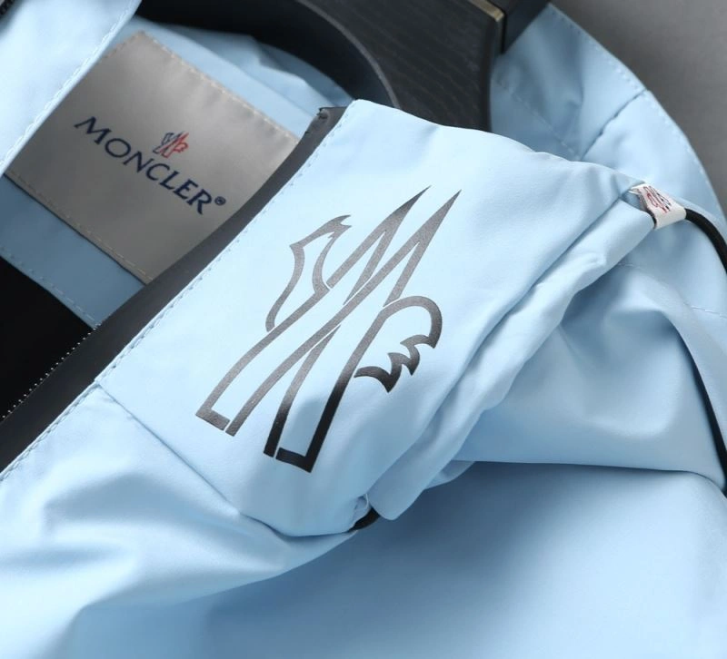 FlexibleFit Moncler Outwear 141903