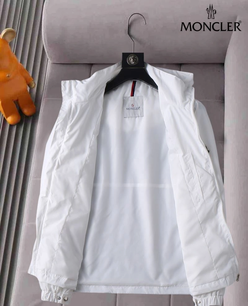 Vibrant Moncler Outwear 141899