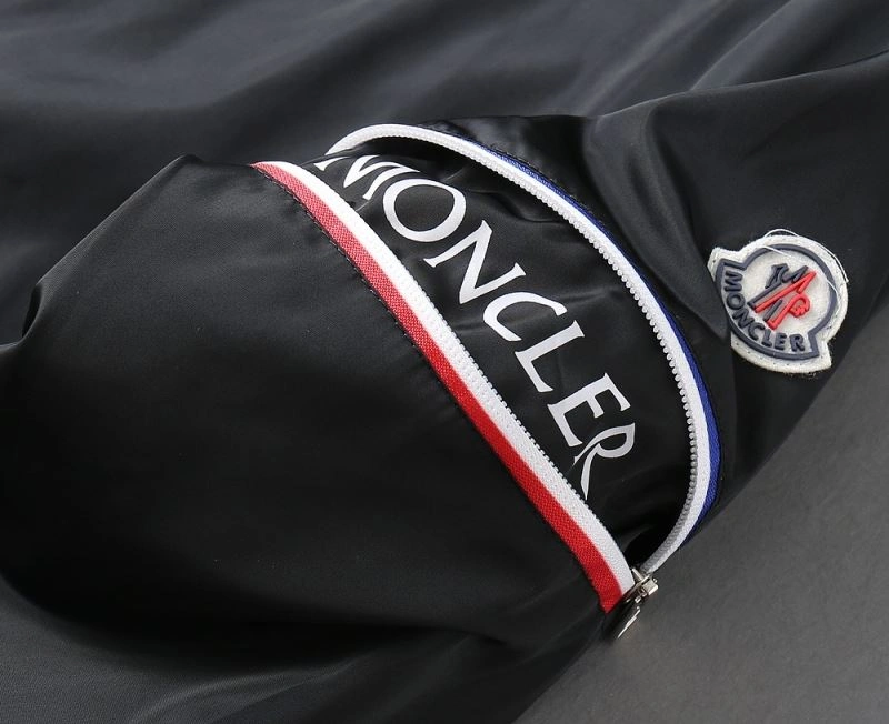 Trendy Moncler Outwear 141932