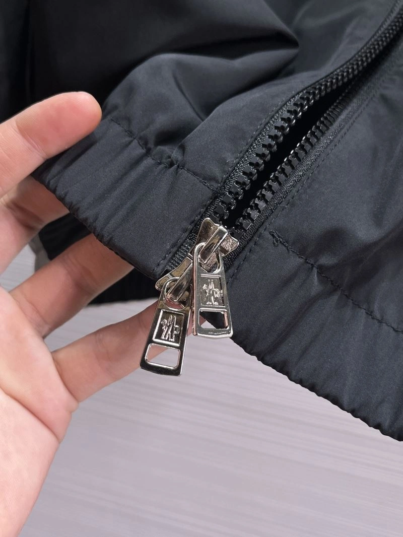 Moncler Outwear Sporty 141889