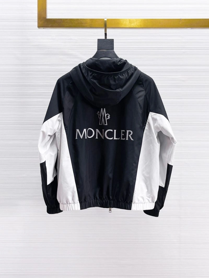 Moncler Outwear Sporty 141889