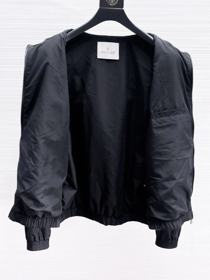 Moncler Outwear Sporty 141889