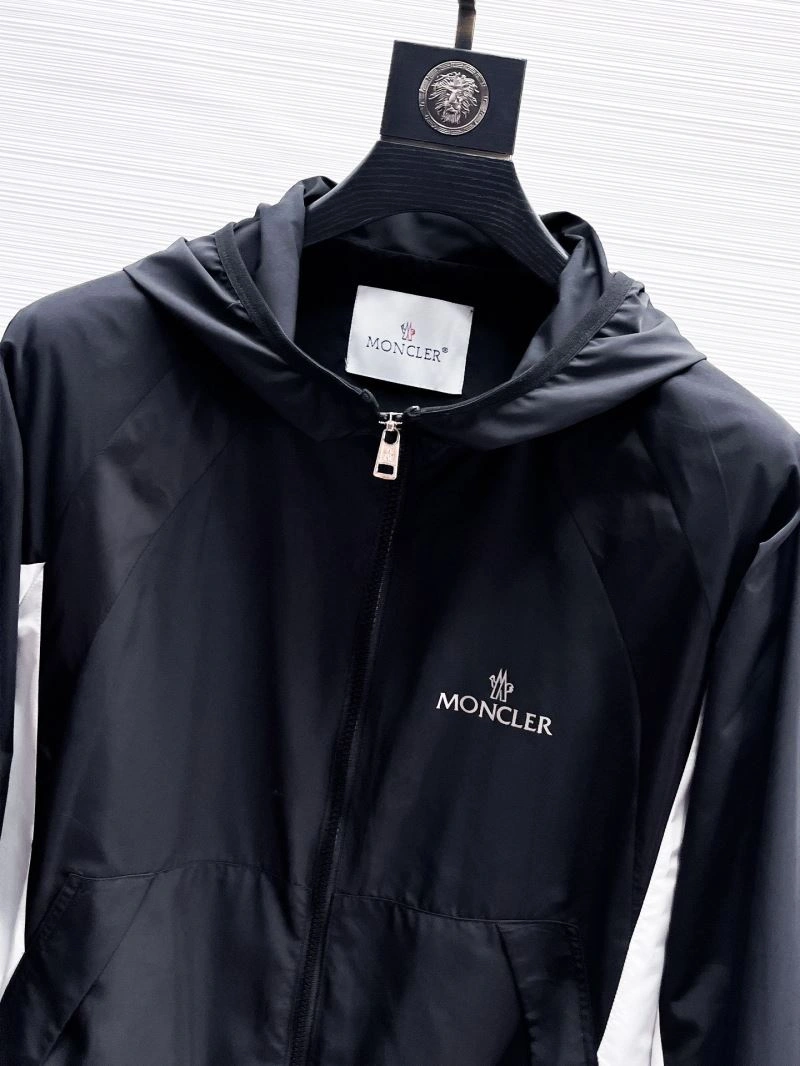 Moncler Outwear Sporty 141889