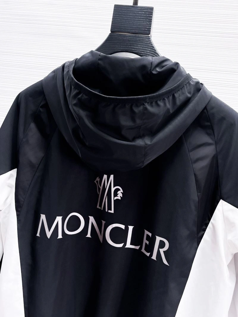Moncler Outwear Sporty 141889