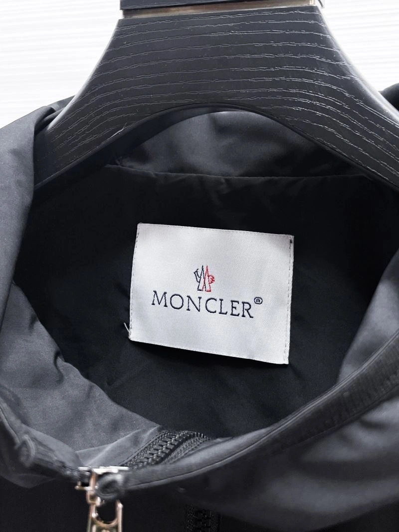 Moncler Outwear Sporty 141889